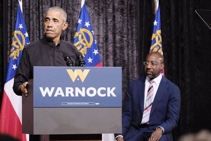 Archivo - December 1, 2022, Atlanta, Georgia, USA: Former President Barack Obama addresses the audience at campaign rally in Atlanta.  The rally was held just 5 days before the Georgia Senate runoff between Warnock and Republican challenger Herschel Wal