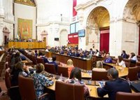 El Parlamento debate este martes una ley de Por Andalucía sobre áreas metropolitanas y acoge dos comparecencias de Salud