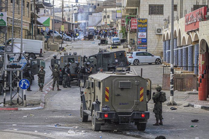 Forces d'Israel durant una manifestació de palestins a Cisjordània