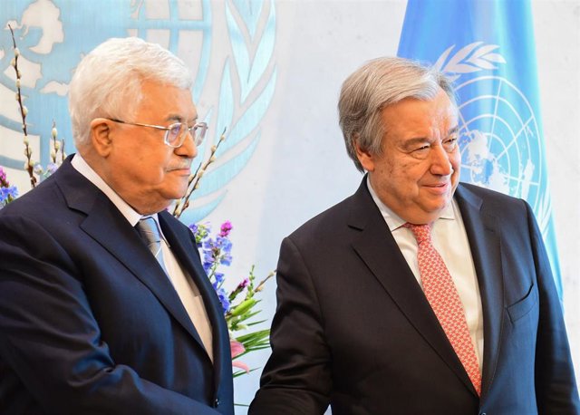 Archivo - El presidente palestino, Mahmud Abbas, y el secretario general de la ONU, António Guterres