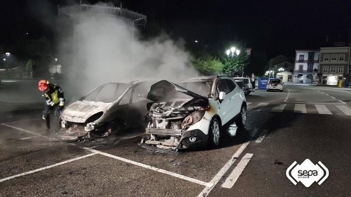 Incendio de dos coches en Vegadeo.