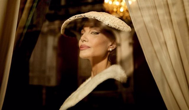 Primeras imágenes de Angelina Jolie como Maria Callas en el biopic de Pablo Larraín