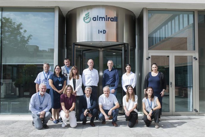 Els equips d'Almirall i Centrient Pharmaceuticals