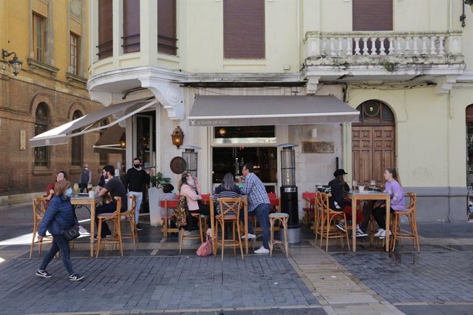 Archivo - Terraza de un bar