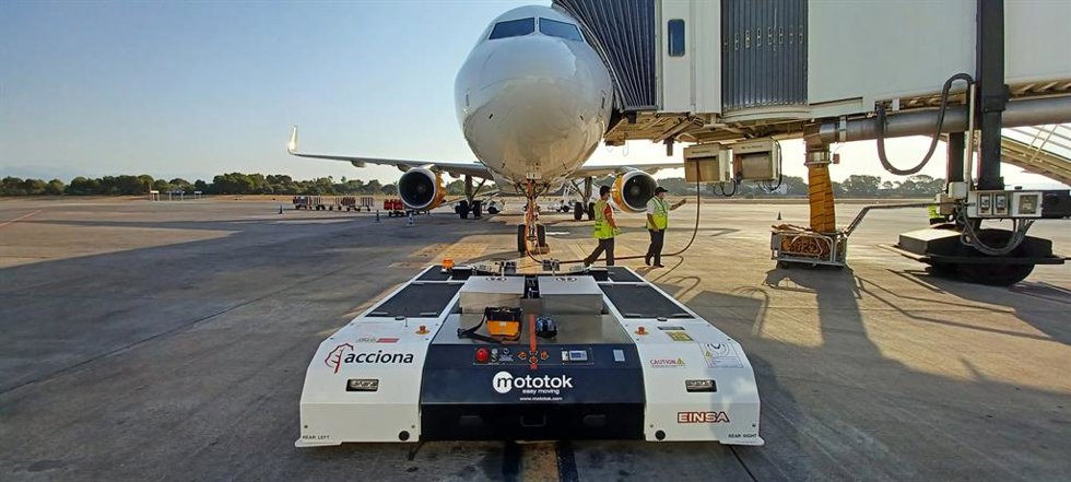 Archivo - Servicios de handling de Acciona