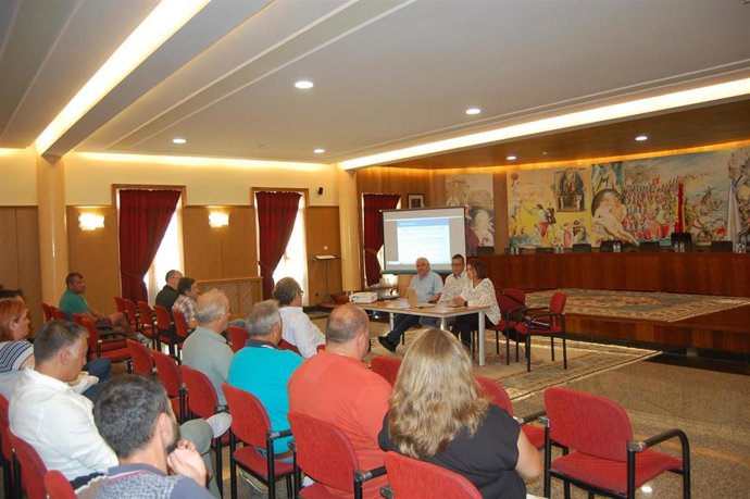 Comuneros de Salvaterra instan a empresarios a "negociar" sus parcelas tras una sentencia que les otorgó la titularidad.