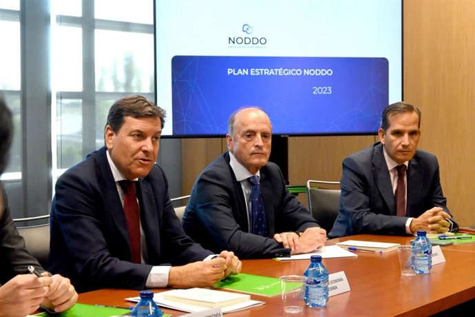 El consejero de Economía y Hacienda en un momento de la reunión este martes con los integrantes de la Asociación Noddo