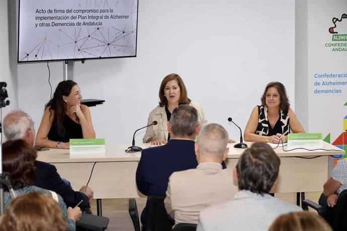 Junta reafirman con Confeafa el compromiso de Andalucía frente al Alzhéimer.