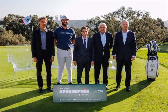 De izda a dcha: Gerard Tsobanian, Jon Rahm, José Luis Martínez-Almeida, Gonzaga Escauriaza y Joaquín Mollinedo