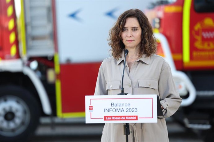 La presidenta de la Comunidad, Isabel Díaz Ayuso, presenta el balance de la campaña anual del Plan Especial de Protección Civil Contra Incendios Forestales de la región (INFOMA), en el Parque de Bomberos de Las Rozas, a 10 de octubre de 2023