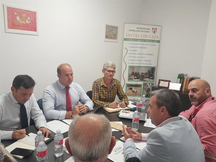 La Junta se reúne aborda con la Federación Andaluza de Caza de Cádiz el nuevo Plan de Caza 2023-2033