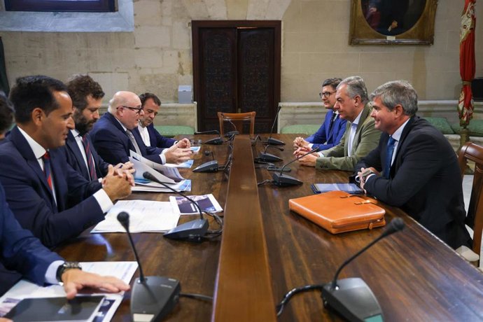 Reunión de Fedeme con el alcalde de Sevilla, en el Ayuntamiento.