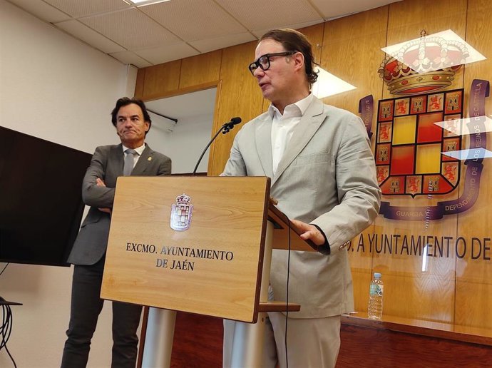 Manuel Carlos Vallejo (JM+) durante la rueda de prensa