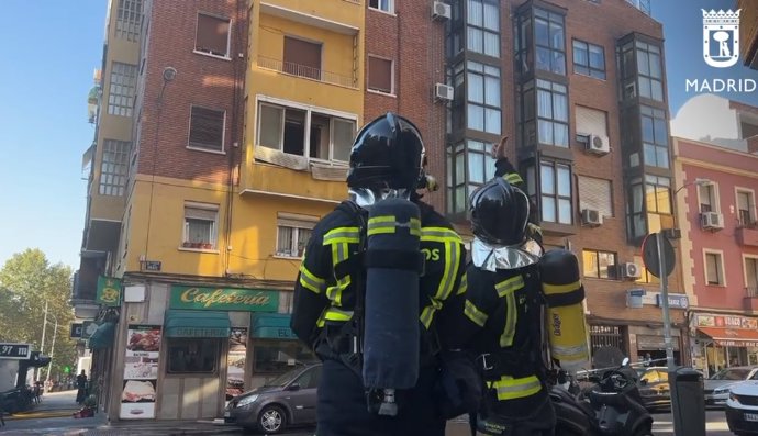 Intoxicado grave un hombre al incendiarse su casa en el distrito de Tetuán