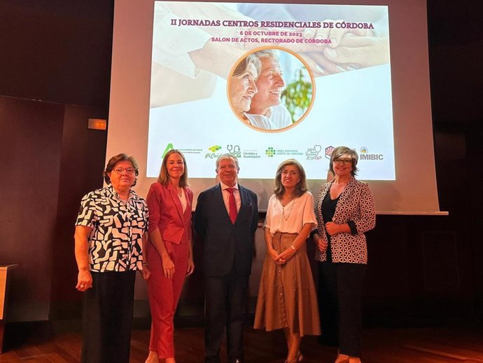 Autoridades en las Jornadas de Centros Residenciales.