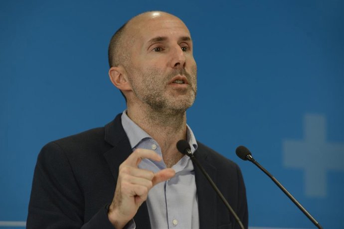 El alcalde de Ourense y líder de Democracia Ourensana (DO), Gonzalo Pérez Jácome, en una comparecencia tras mantener una reunión con el presidente de la Xunta, Alfonso Rueda, el 4 de octubre de 2023.