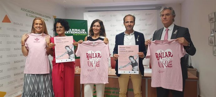 Presentación del VIII 'Zumba contra el cáncer de mama'.