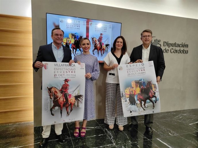 La delegada de Turismo en la Diputación de Córdoba, Narci Ruiz (segunda por la izda.), en la presentación de los espectáculos.