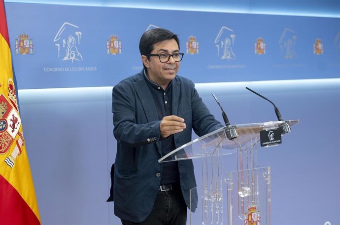 El secretario primero de la Mesa del Congreso, Gerardo Pisarello, ofrece una rueda de prensa en el Congreso de los Diputados, a 10 de octubre de 2023, en Madrid (España).