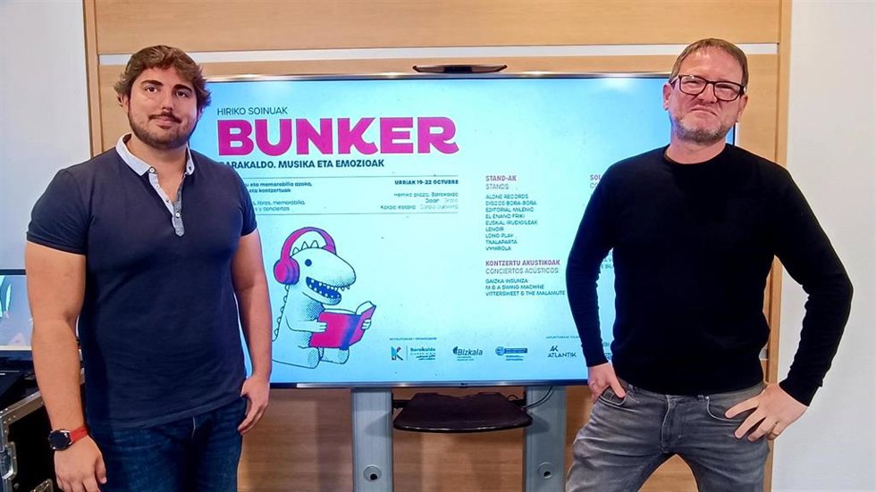 El concejal de Juventud de Barakaldo, Jonathan Martin, y Jon Gondra, responsable de la organización de Bunker.