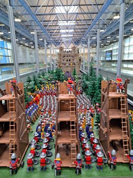 Barajas acoge una exposición con 2.000 figuras de clicks de Playmobil
