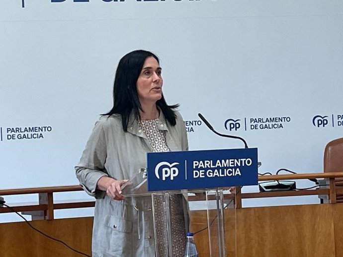 La viceportavoz parlamentaria del PPdeG, Paula Prado, en declaraciones a los medios en el Parlamento de Galicia.