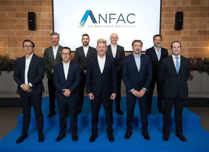 Representantes Anfac durante la presentación de la Hoja de Ruta Vehículo Industrial 2024-2026