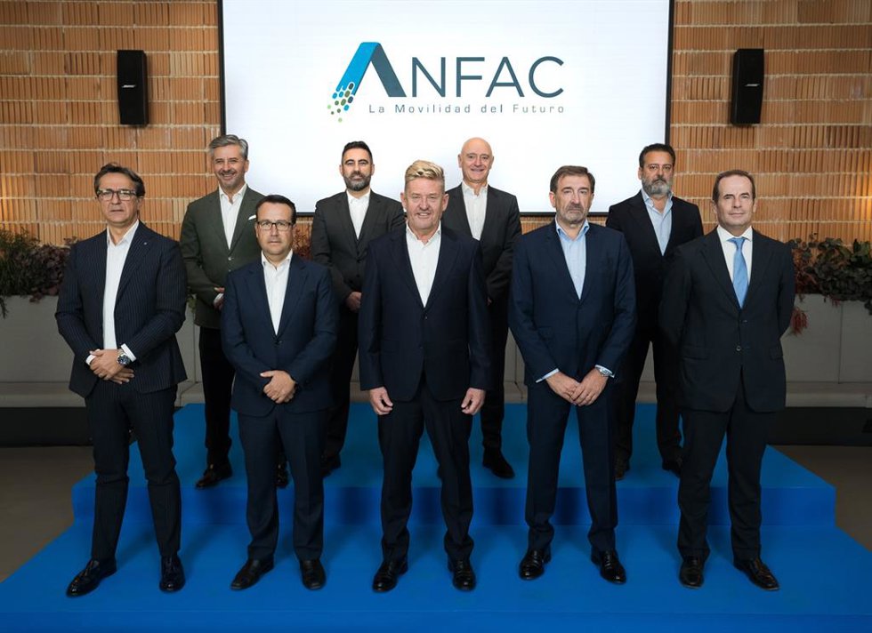 Representantes Anfac durante la presentación de la Hoja de Ruta Vehículo Industrial 2024-2026