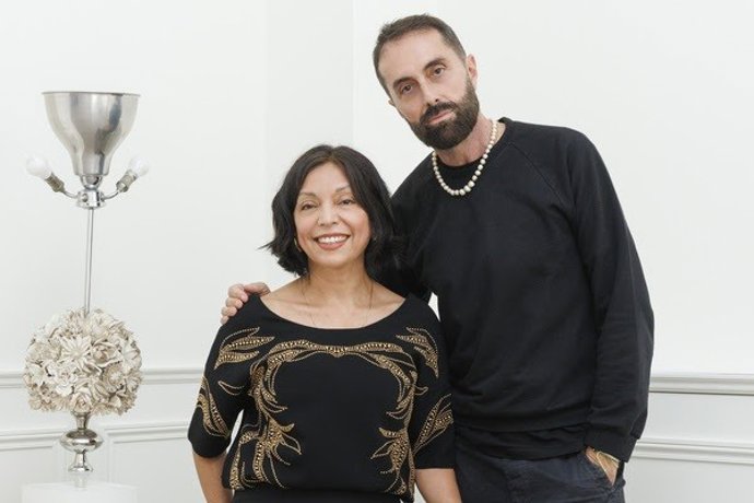 La directora de BBFW, Albasarí Caro, y el diseñador Giambattista Valli