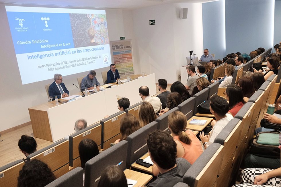 Participantes, en la Facultad de Bellas Artes, de la jornada Ágora Telefónica.