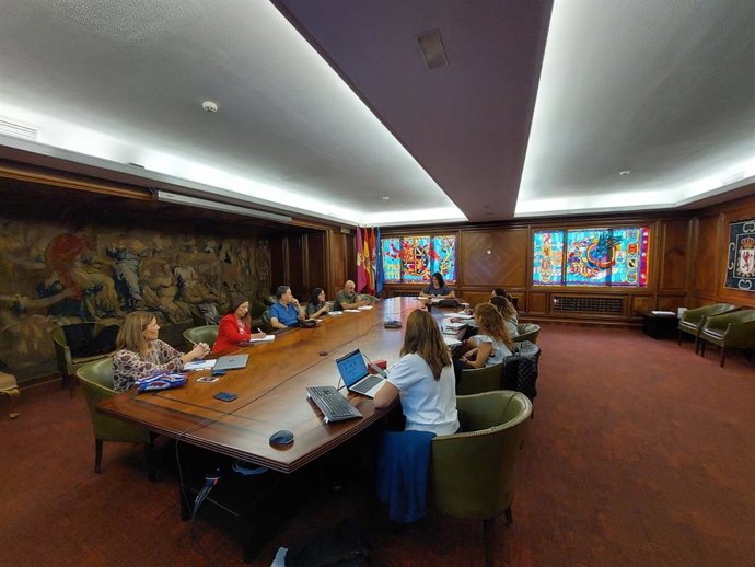 Un momento de la mesa del diálogo celebrada hoy en León.