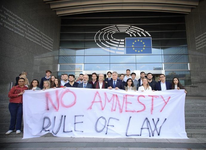 NNGG de Madrid se manifiesta ante el Parlamento Europeo.