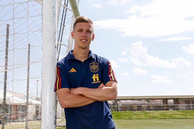 Archivo - Dani Olmo poses for photo after an interview for Europa Press at Ciudad del Futbol on June 11, 2023, in Las Rozas, Madrid, Spain.