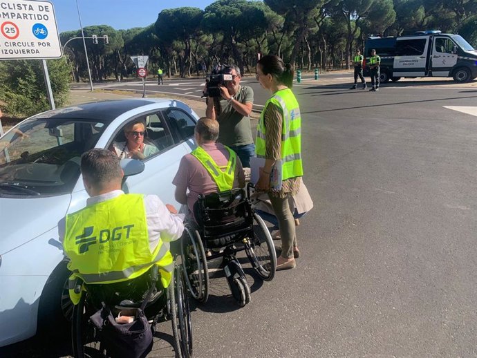 Campaña de Aspaym y la DGT para concienciar ante las distracciones al volante.