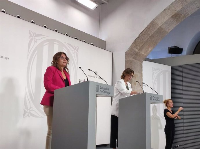 Las conselleras Laura Vilagr y Meritxell Serret en rueda de prensa.