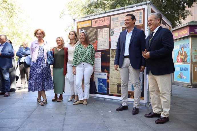 Inauguración de la exposición '150 años del Gran Teatro en el Archivo Municipal. Memoria gráfica del Gran Teatro', que acoge el Bulevar Gran Capitán de Córdoba.
