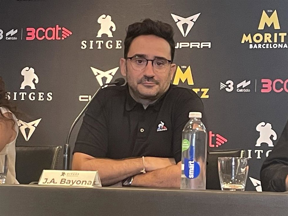 El director J.A.Bayona presenta 'La sociedad de la nieve' en el Festival de Sitges