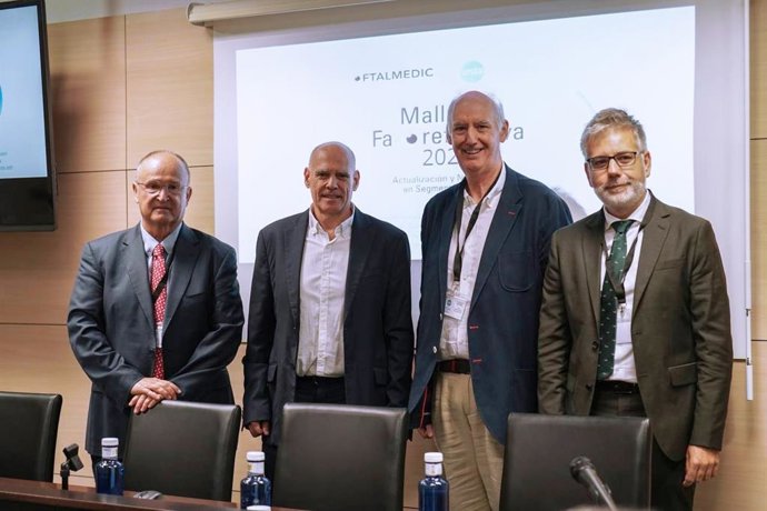 El director general de Investigación en Salud, Formación y Acreditación, Vicen Juan, en el sexto congreso de oftalmología Mallorca Facorefractiva.