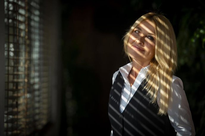 La actriz y directora de la Academia de las Artes Escénicas de España, Cayetana Guillén Cuervo, posa tras una entrevista con Europa Press, a 10 de octubre de 2023, en Madrid (España).