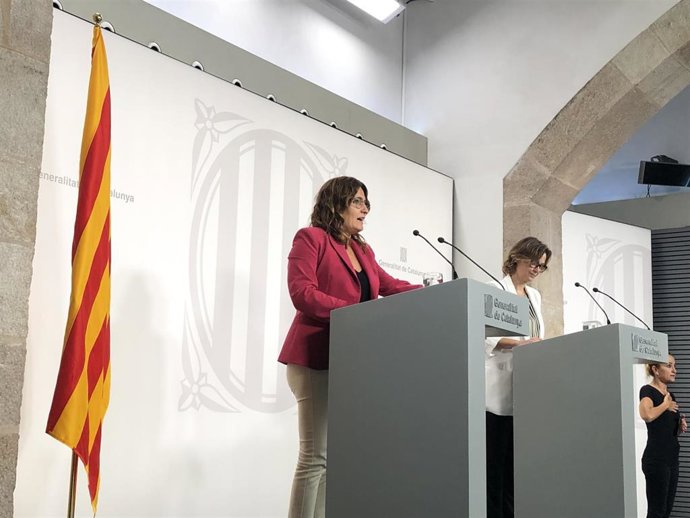 La consellera Laura Vilagr y la consellera Meritxell Serret en rueda de prensa.