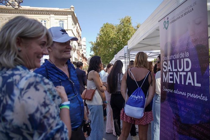 Jornadas organizadas en el Paseo de Cristina de Sevilla con motivo del Día de la Salud Mental.