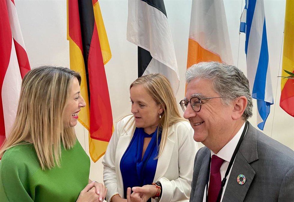 Miembros de la Delegación Española en el Comité de las Regiones de Europa, de la que forma parte la consejera de Presidencia de Cantabria, Isabel Urrutia (centro)