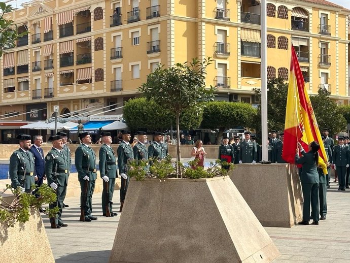 El alcalde, Francisco Salado, ha hecho un llamamiento a los vecinos de Rincón de la Victoria para que participen en los actos del jueves, 12 de octubre, que por primera vez celebra la Guardia Civil de la provincia de Málaga en esta localidad.