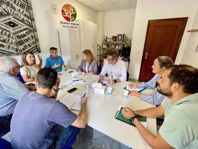 La Comisión de Coordinación de Salud del Partido Popular de Huelva ha mantenido un encuentro con representantes de la Asociación de Familiares Feafes-Huelva y de la Fundación Pública Faisem.