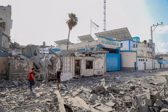 Uno de los centros de la Agencia de Naciones Unidas para los Refugiados de Palestina en Oriente Próximo (UNRWA) destruido por los bombardeos israelíes sobre la Franja de Gaza.