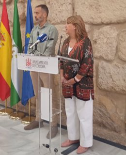 Los concejales del PSOE en el Ayuntamiento de Córdoba Ángel Ortiz y Ana López.