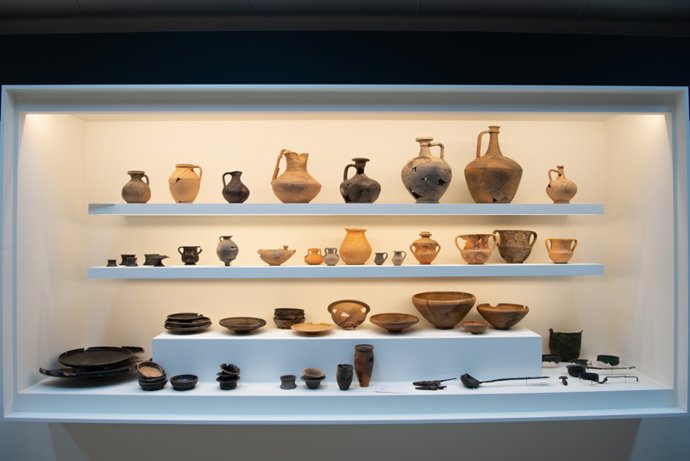 Archivo - Piezas de la exposición "Non modo bellum. Vida cotidiana en la ciudad antigua de La Caridad (Caminreal)".