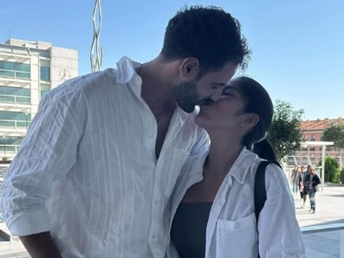 ISA PANTOJA Y ASRAF BENO COMPARTEN CON SUS SEGUIDORES QUE YA SON MARIDO Y MUJER
