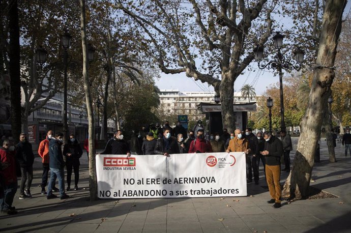 Archivo - Concentración de la plantilla de Aernnova por el ERE planteado en 2020