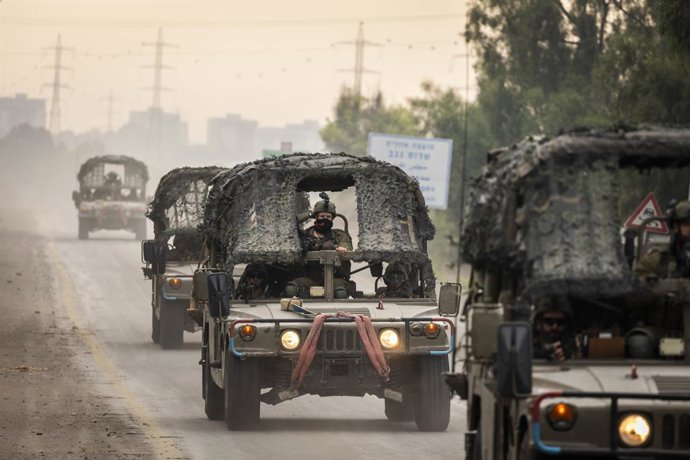10 October 2023, Israel, Sa'ad: Israeli forces patrol areas along the Israeli-Gaza border as fighting between Israeli troops and Islamist Hamas militants continues. Photo: Ilia Yefimovich/dpa
